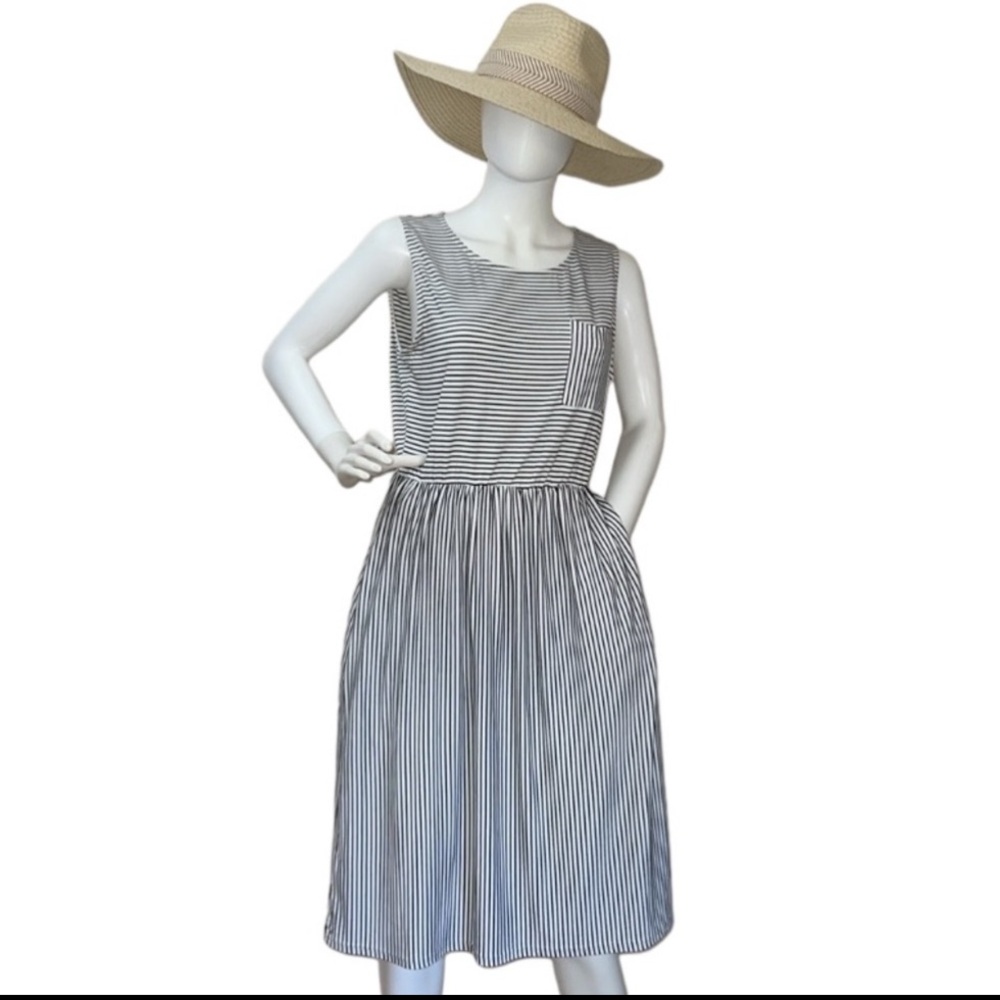 Merokeety Dress blk/white striped very stretchy / 2 pkts/ size Lg.